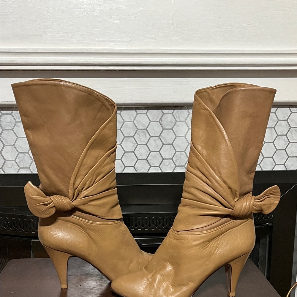 Gloria Vanderbilt Tan Heeled Boots